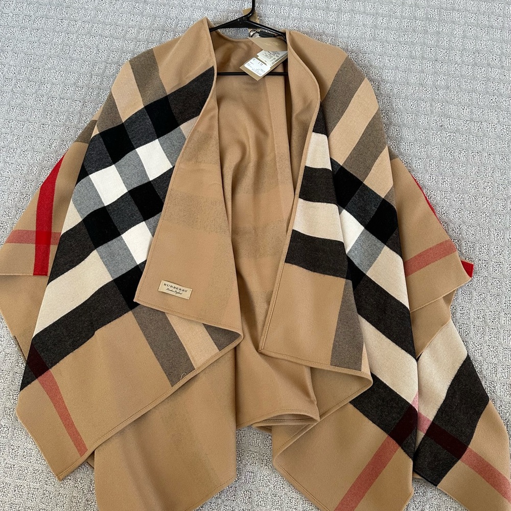 Burberry women cape